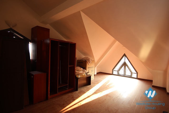 Spacious detached villa to rent in Tay Ho diplomats' compound